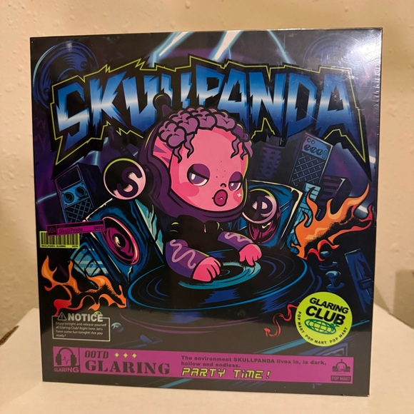 NEW Popmart SKULLPANDA OOTD Glaring Figurine OOTD Series